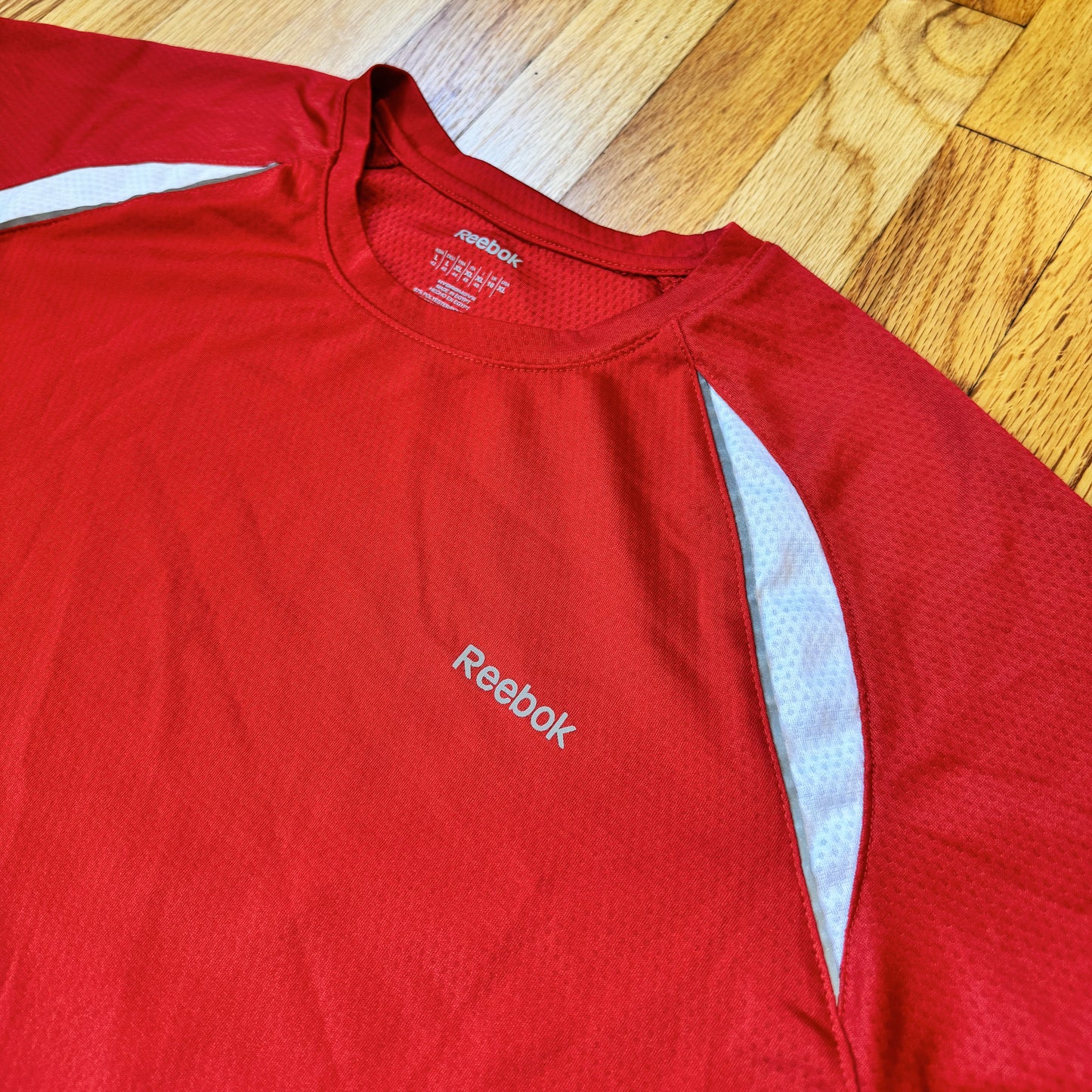 REEBOK REFLECTIVE MESH TEE